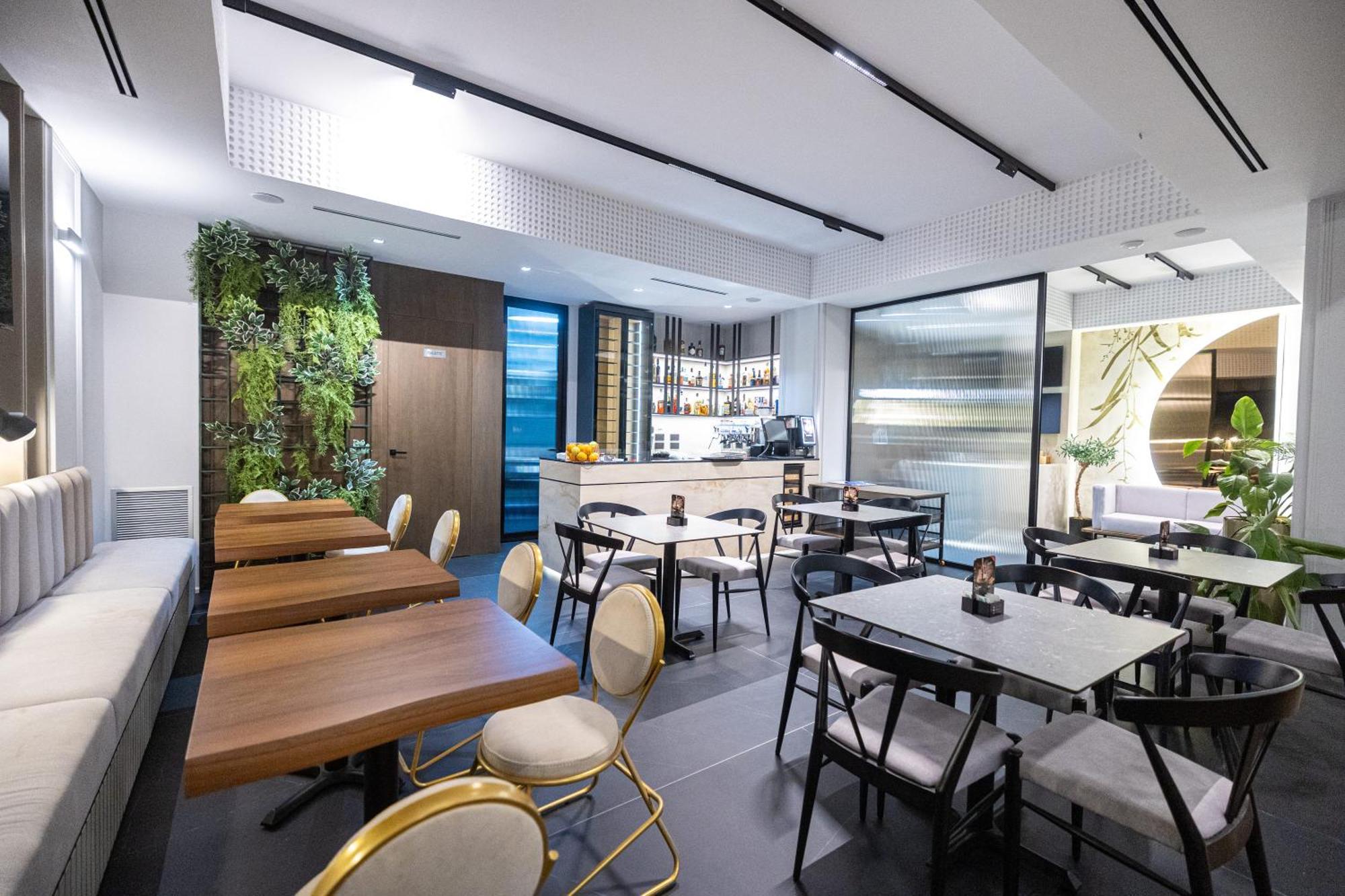 Diora'S Hotel And Apartments Vlore Ngoại thất bức ảnh
