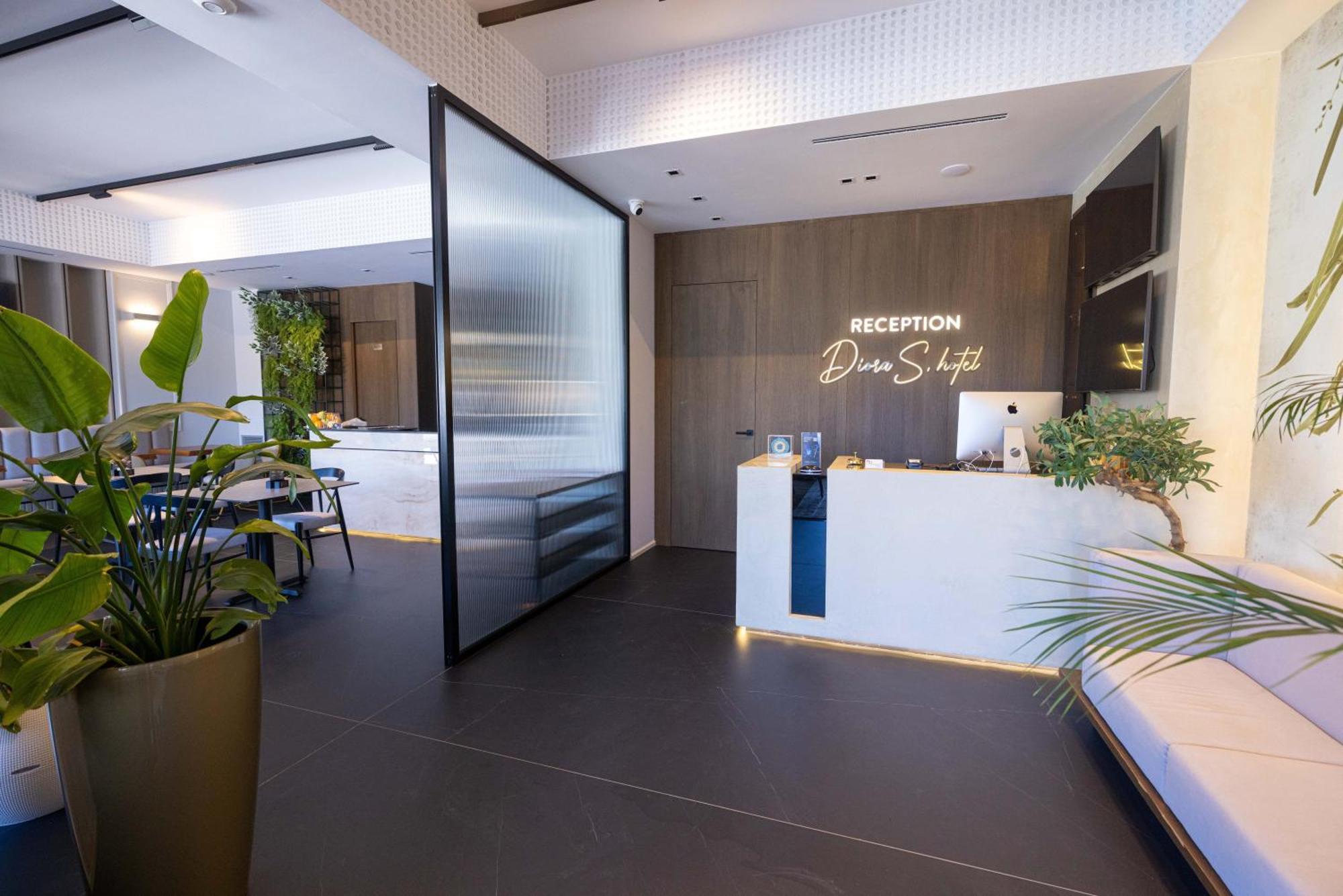 Diora'S Hotel And Apartments Vlore Ngoại thất bức ảnh