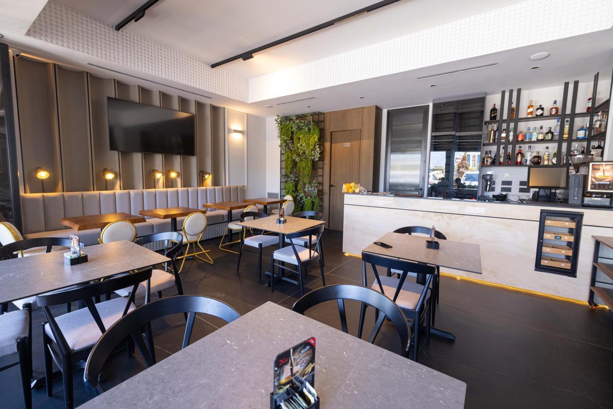 Diora'S Hotel And Apartments Vlore Ngoại thất bức ảnh