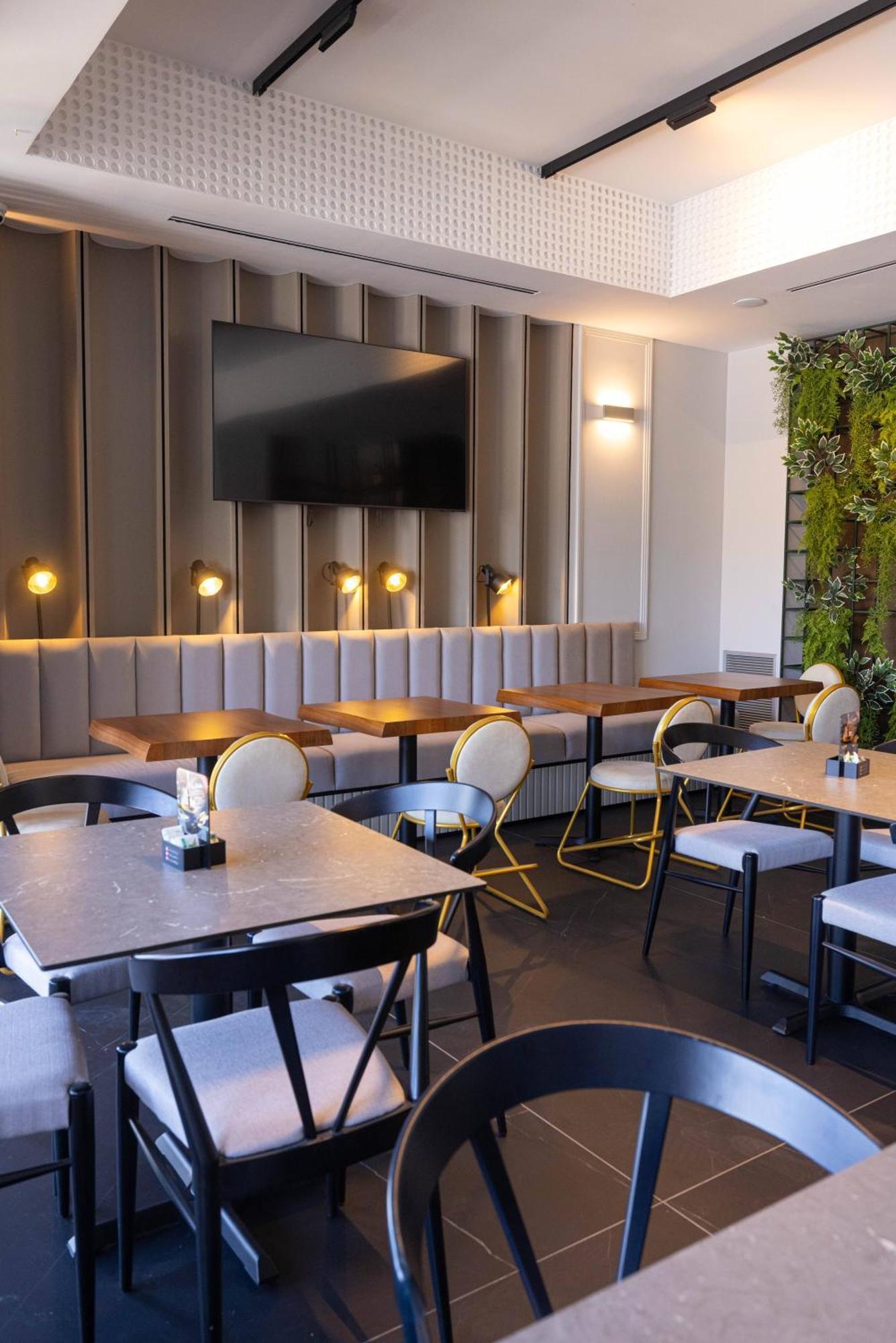 Diora'S Hotel And Apartments Vlore Ngoại thất bức ảnh