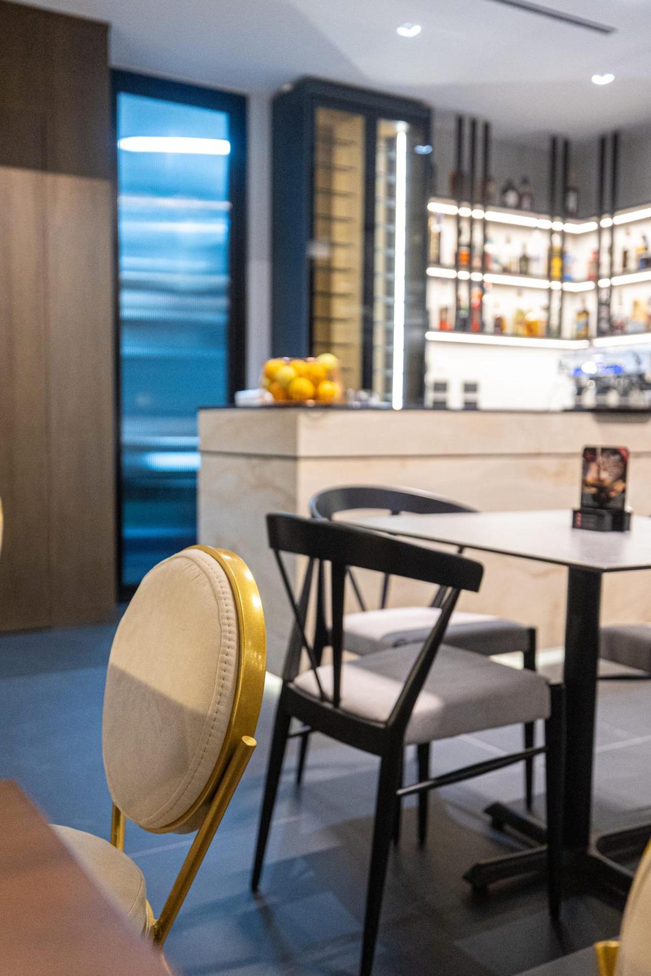 Diora'S Hotel And Apartments Vlore Ngoại thất bức ảnh