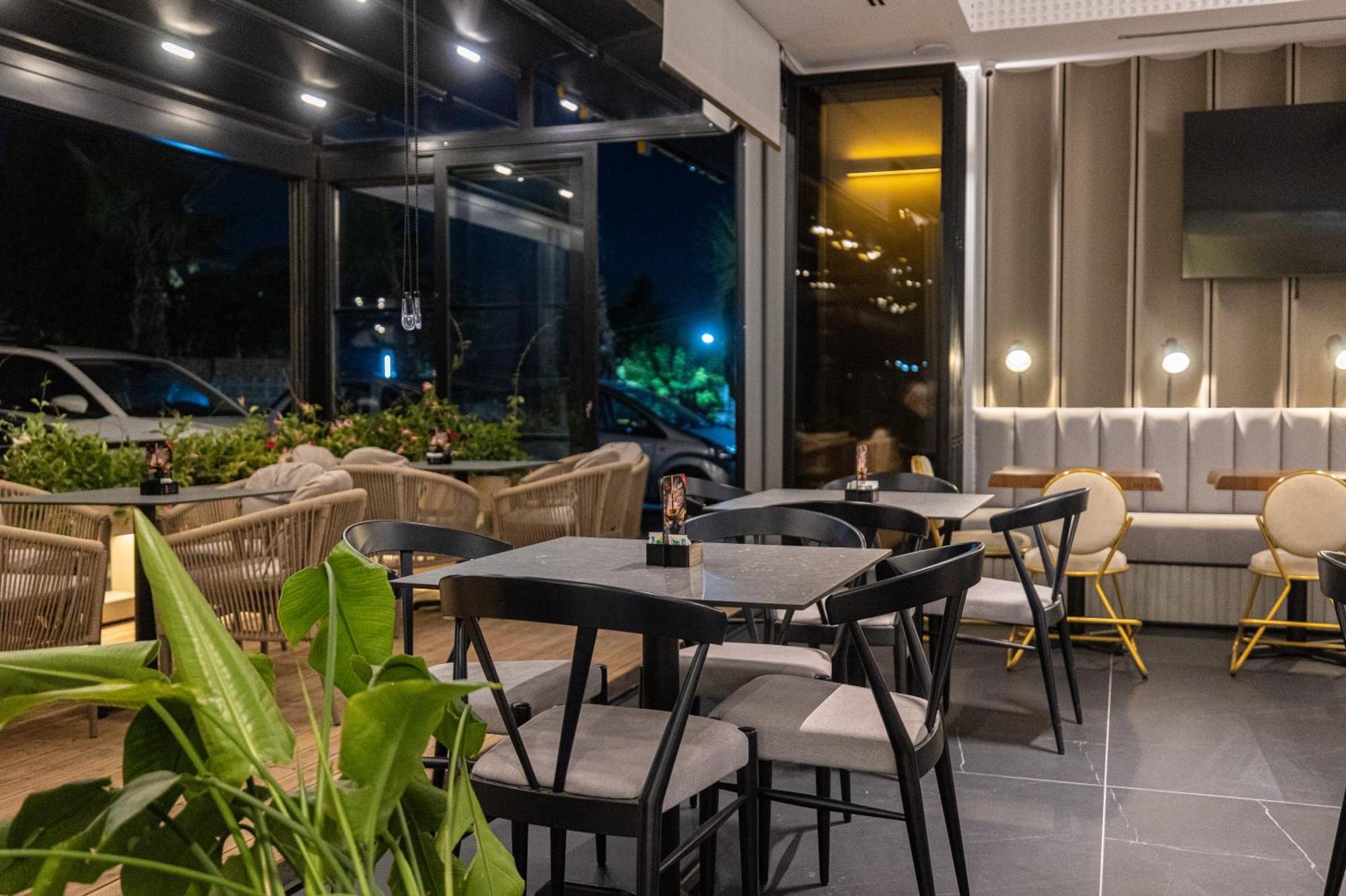 Diora'S Hotel And Apartments Vlore Ngoại thất bức ảnh