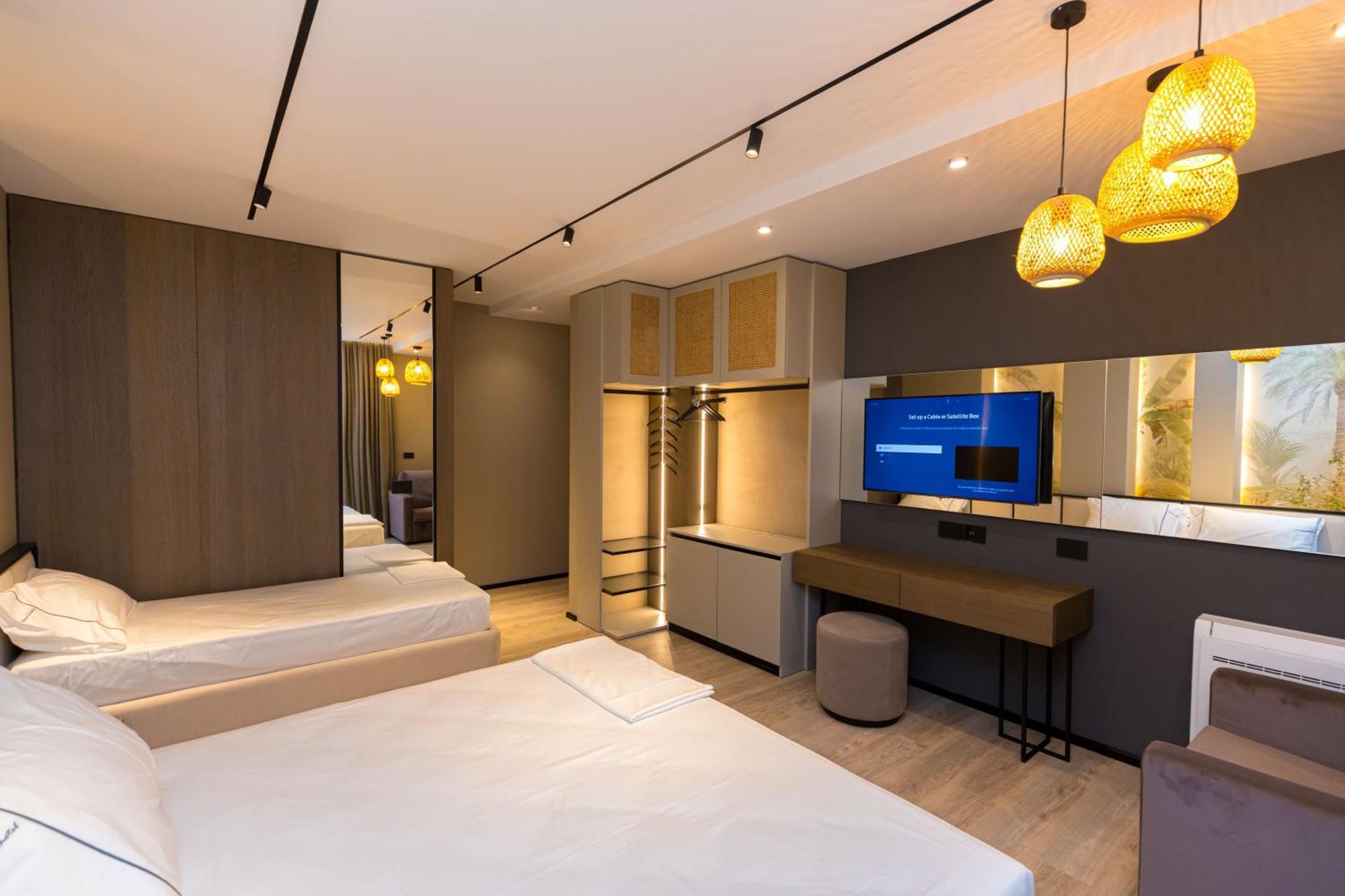 Diora'S Hotel And Apartments Vlore Ngoại thất bức ảnh