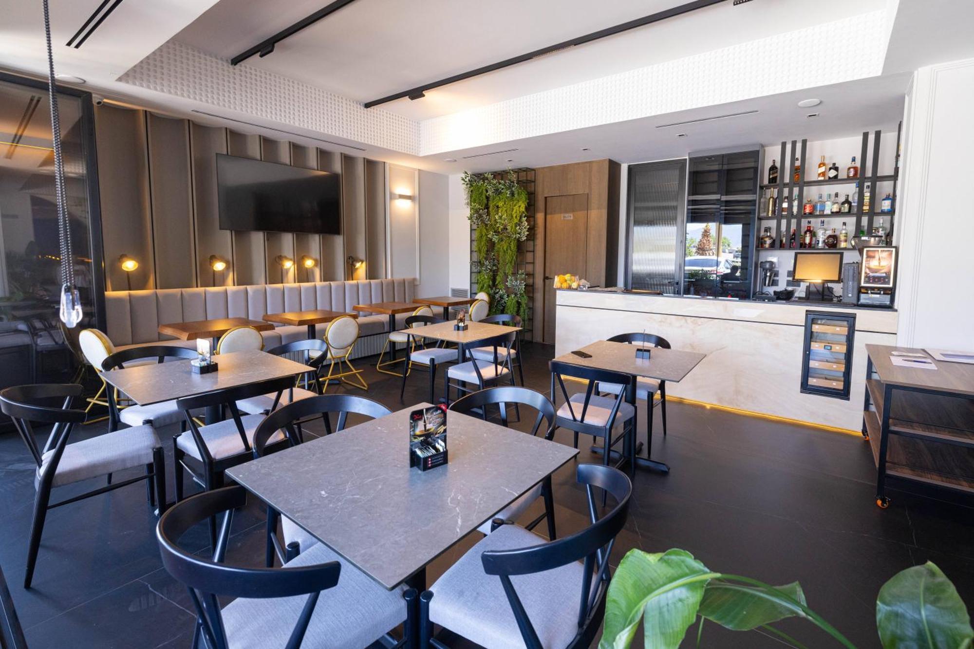 Diora'S Hotel And Apartments Vlore Ngoại thất bức ảnh
