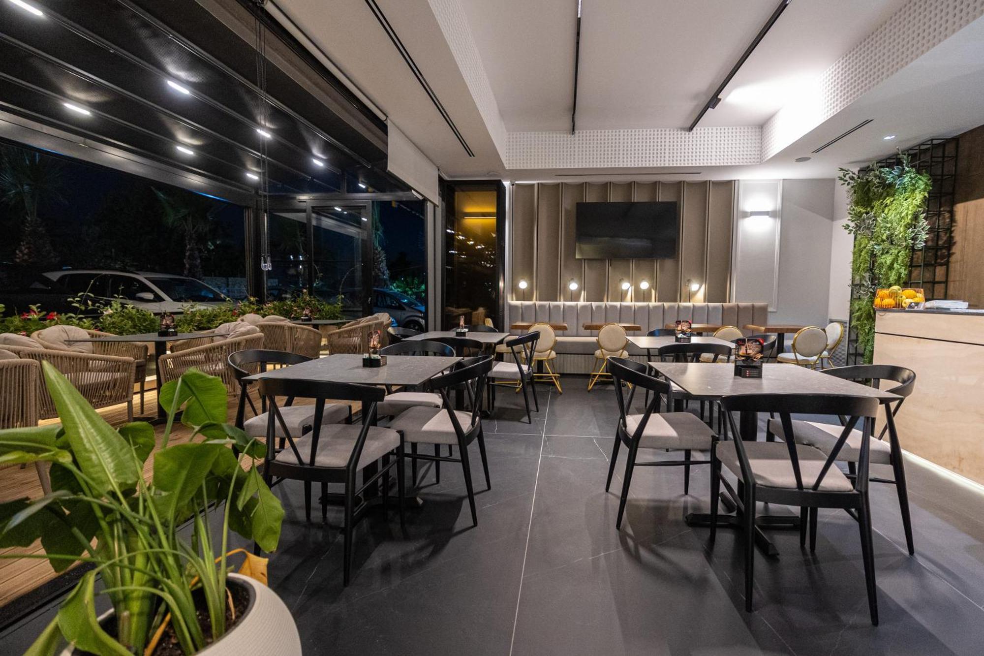 Diora'S Hotel And Apartments Vlore Ngoại thất bức ảnh