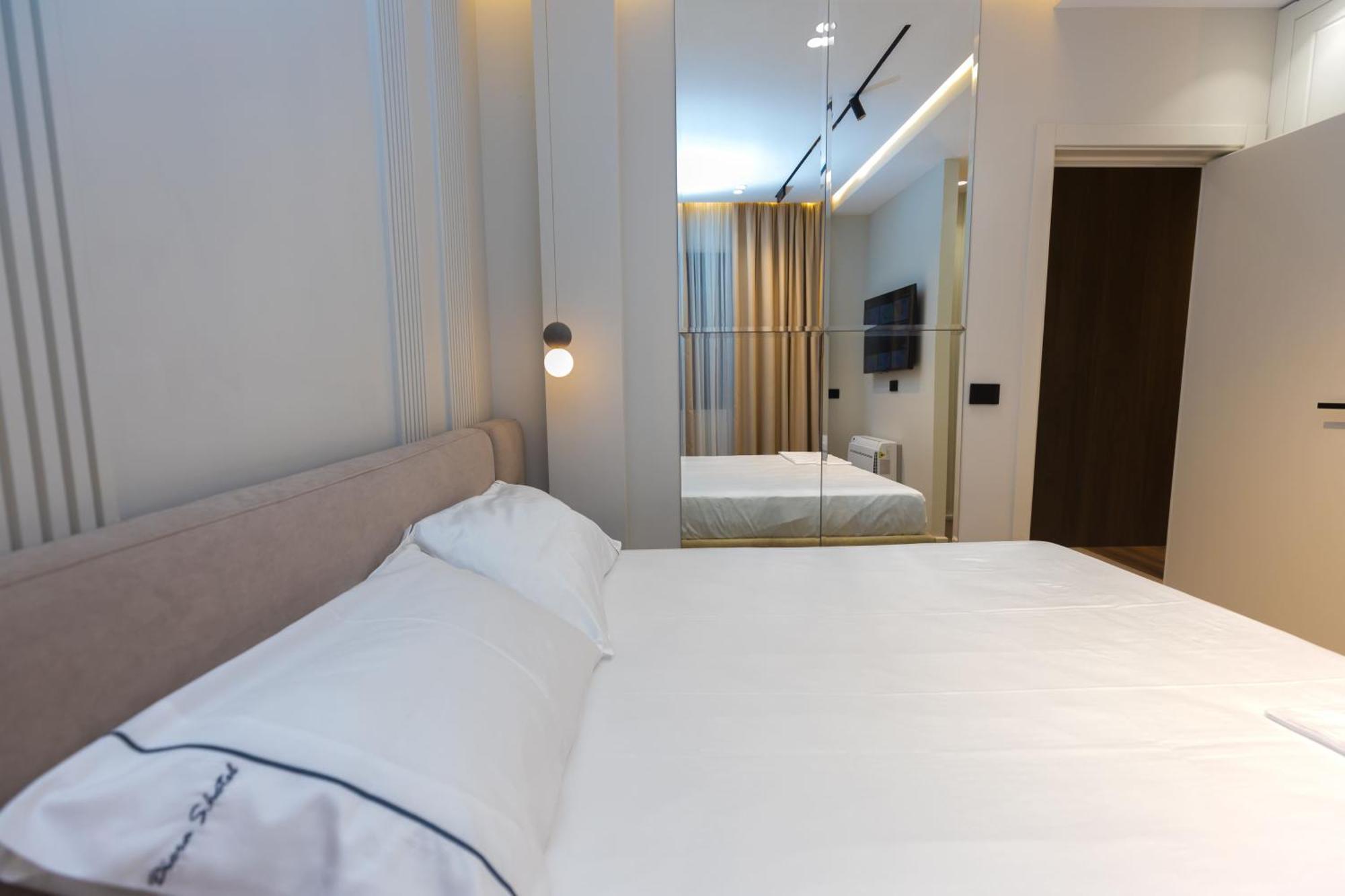 Diora'S Hotel And Apartments Vlore Ngoại thất bức ảnh