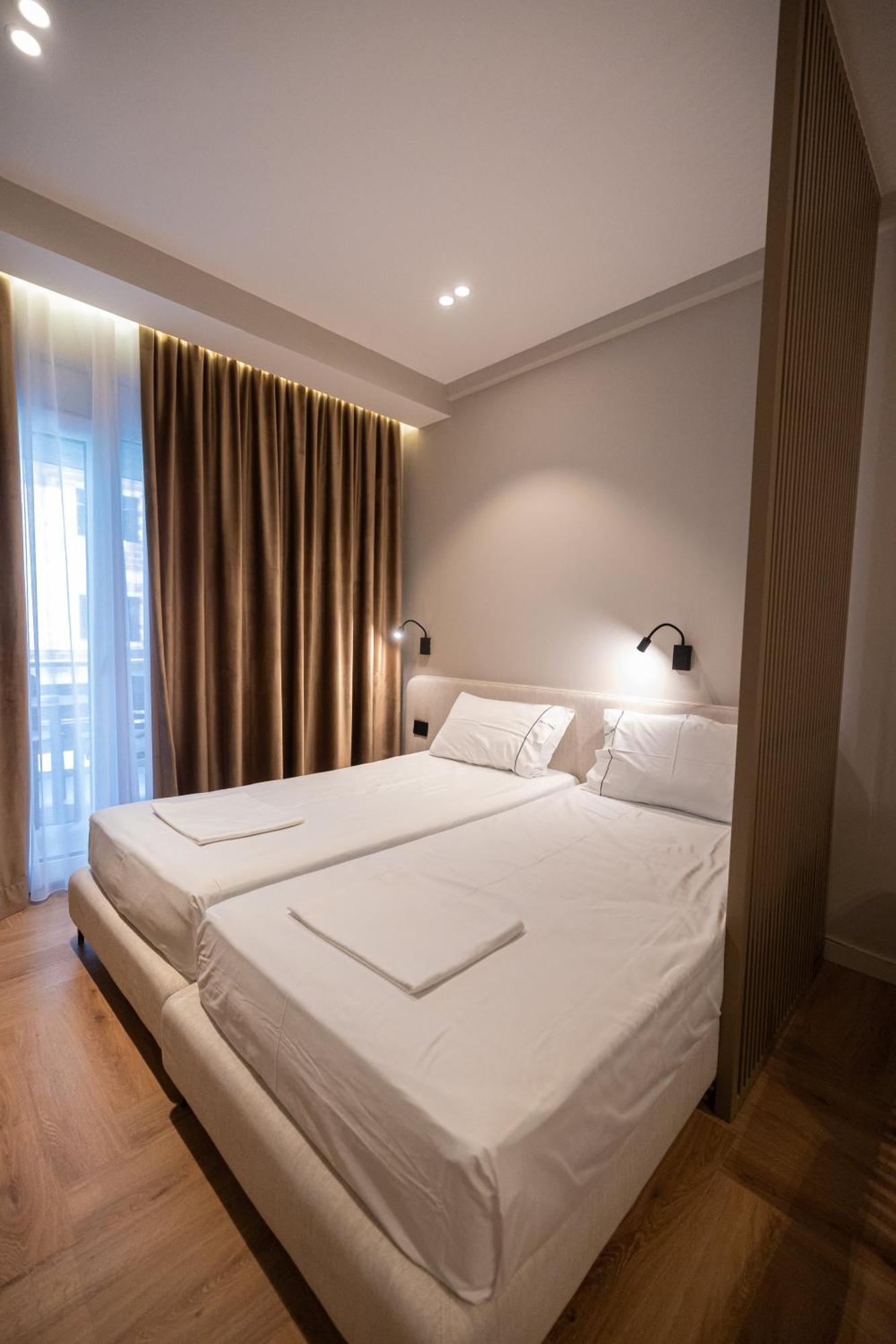Diora'S Hotel And Apartments Vlore Ngoại thất bức ảnh